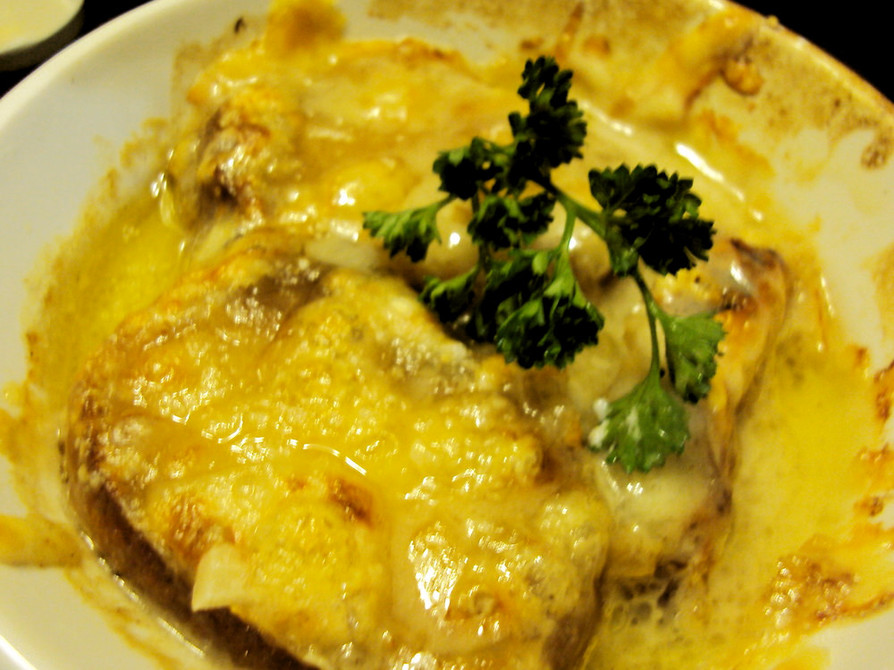 スロークッカーフレンチオニオンスープのレシピ