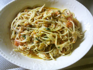 マイタケとツナのトマトスパゲティの写真