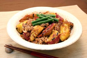 さつま芋と豚肉のかつお風味炒め