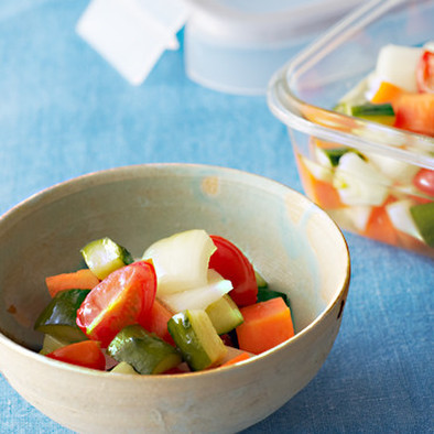 コロコロ野菜とミニトマトのピクルスの写真