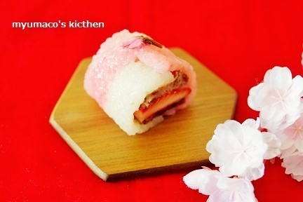 桜色の和菓子の画像