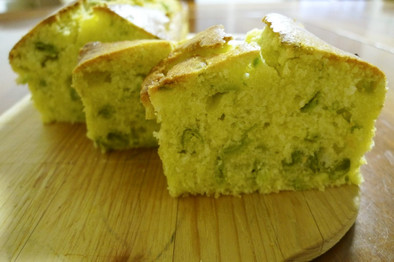 ラーマ　色の綺麗なグリーンピースケーキの写真