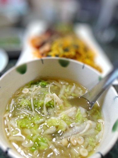 白菜とエノキの春雨スープの写真