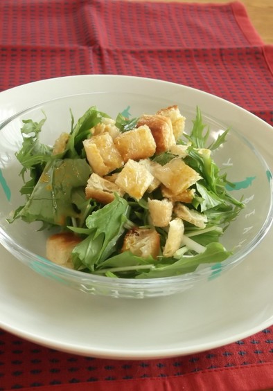 水菜と薄揚げクルトンのサラダ　の写真