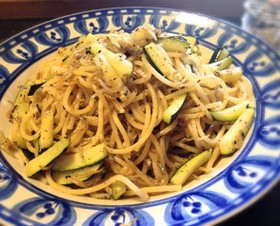 ゆかりパスタズッキーニ入り