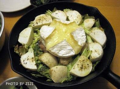 野菜とチキンのカマンベールオーブン焼きの写真