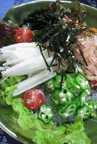 海藻麺のヘルシーネバネバサラダ