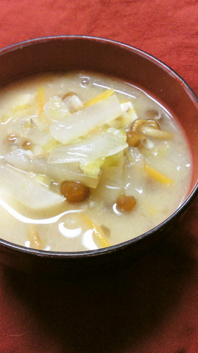 野菜たっぷり食べる味噌汁☆
