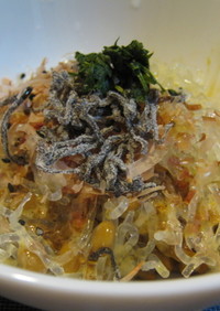 プチプチ海藻麺でネバネバあえ