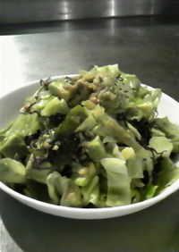 キャベツとアボカドのツナポン海藻サラダ