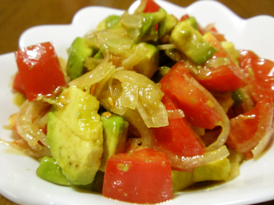 アボカド・トマト・新玉葱のサラダの画像