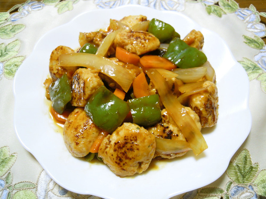 鶏つみれと野菜の甘酢炒めの画像