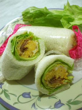 BLT?!のロールサンド。 Tは卵です