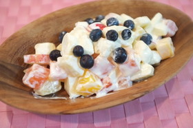 新鮮な夏のフルーツサラダのレシピ