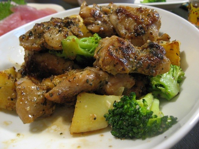 鶏とジャガイモの塩麹炒め☆バジル風味の画像