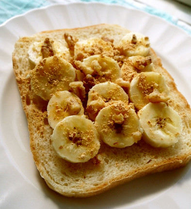健康的な朝に♡バナナ黄粉くるみトースト♡の写真
