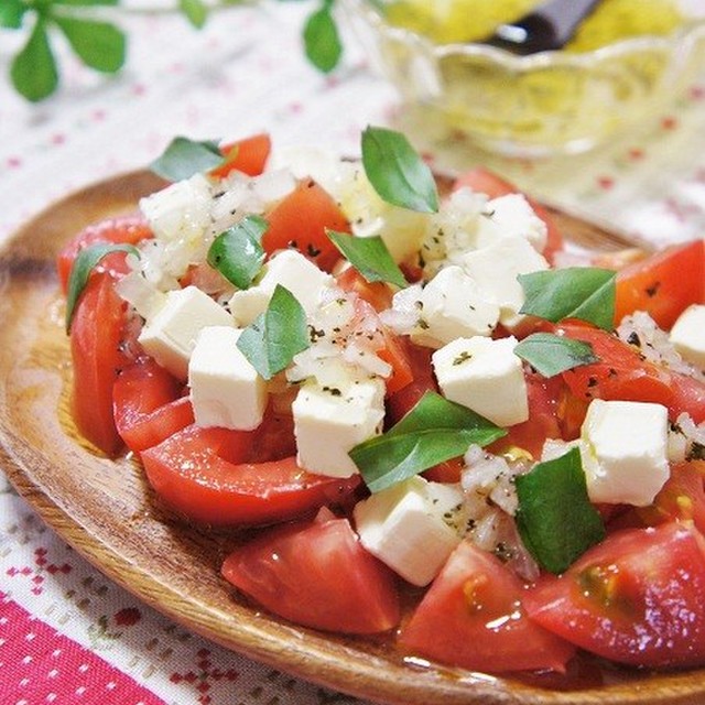 トマトとチーズとバジルのサラダ レシピ 作り方 By Komomoもも クックパッド 簡単おいしいみんなのレシピが358万品