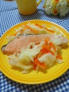 ノンオイルbut栄養満点！鮭と野菜の蒸煮の画像