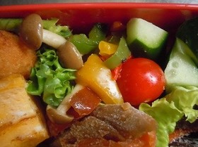 お弁当用しめじとパプリカのカレー醤油和え
