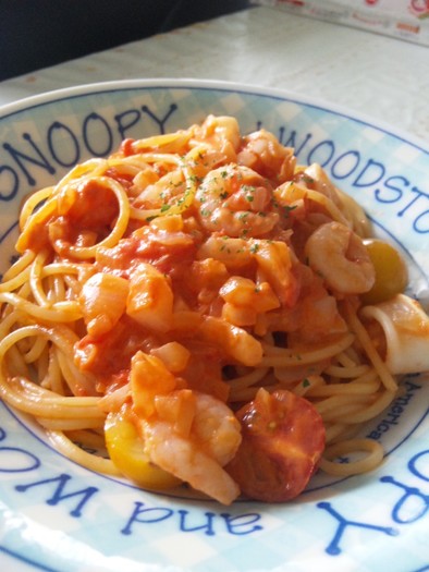 簡単ランチ！海鮮トマトクリームスパゲティの写真