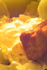 焼豚とレタスのマヨネーズ醤油温泉卵丼