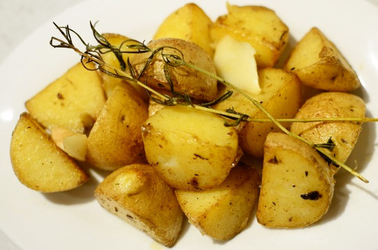 簡単でシンプルなジャガイモのオーブン焼きの画像