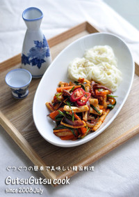 韓国料理ー旨辛いイカの炒めと素麺