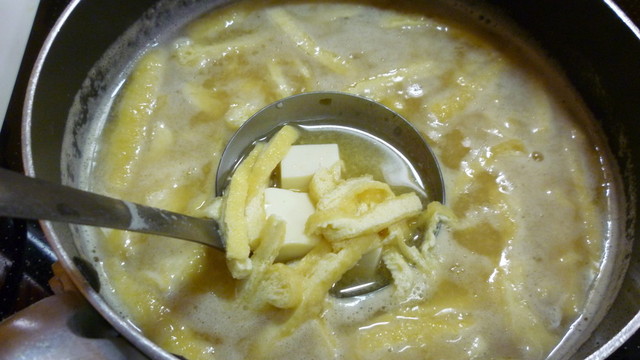 油揚げと絹ごし豆腐の味噌汁 レシピ 作り方 By ヨーダ姫 クックパッド 簡単おいしいみんなのレシピが359万品
