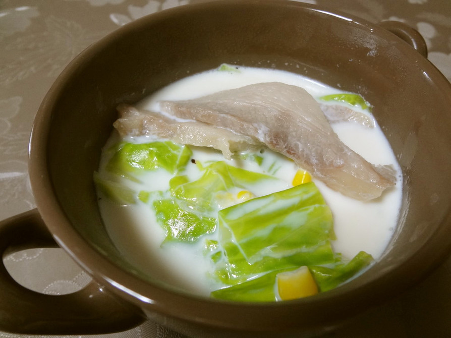 キャベツと豚トロのミルクスープの画像