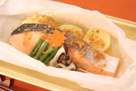 鮭のバター蒸し ピーナツ風味