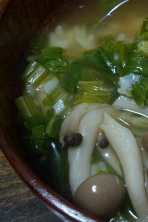 セロリとしめじの簡単スープの画像