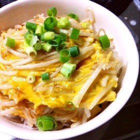 簡単節約ランチ☆もやし卵の甘酢あんかけ丼