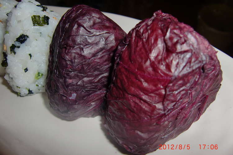 梅干し 副産物 赤紫蘇で包むおにぎり レシピ 作り方 By ききはは クックパッド 簡単おいしいみんなのレシピが361万品