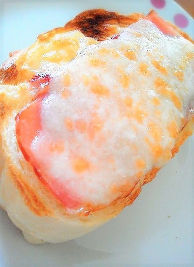 朝ごはんに！簡単マヨチーズトースト♪の写真