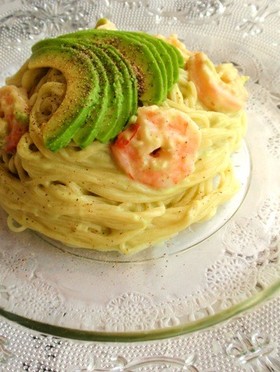 海老とアボカドの冷製パスタ。