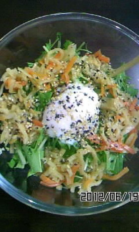 キャベツと水菜の温玉サラダ♪