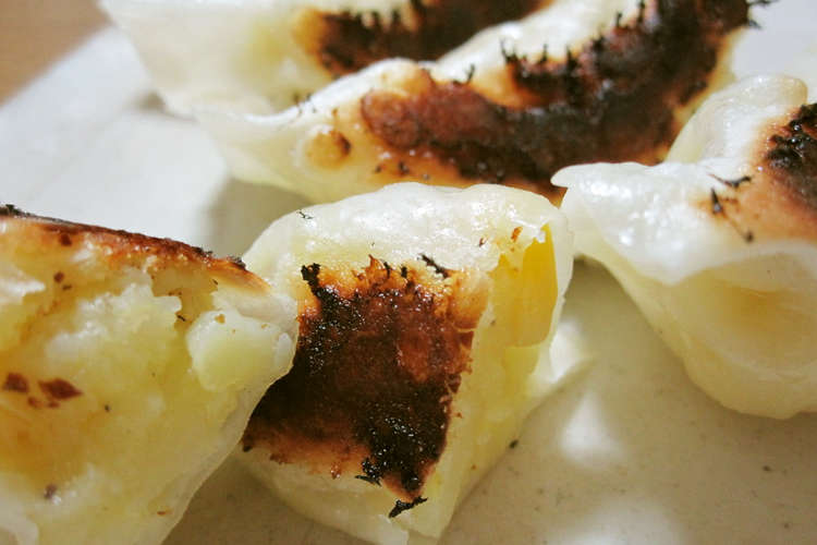 残った皮で じゃがいもとコーンの餃子風 レシピ 作り方 By こたママ クックパッド 簡単おいしいみんなのレシピが360万品