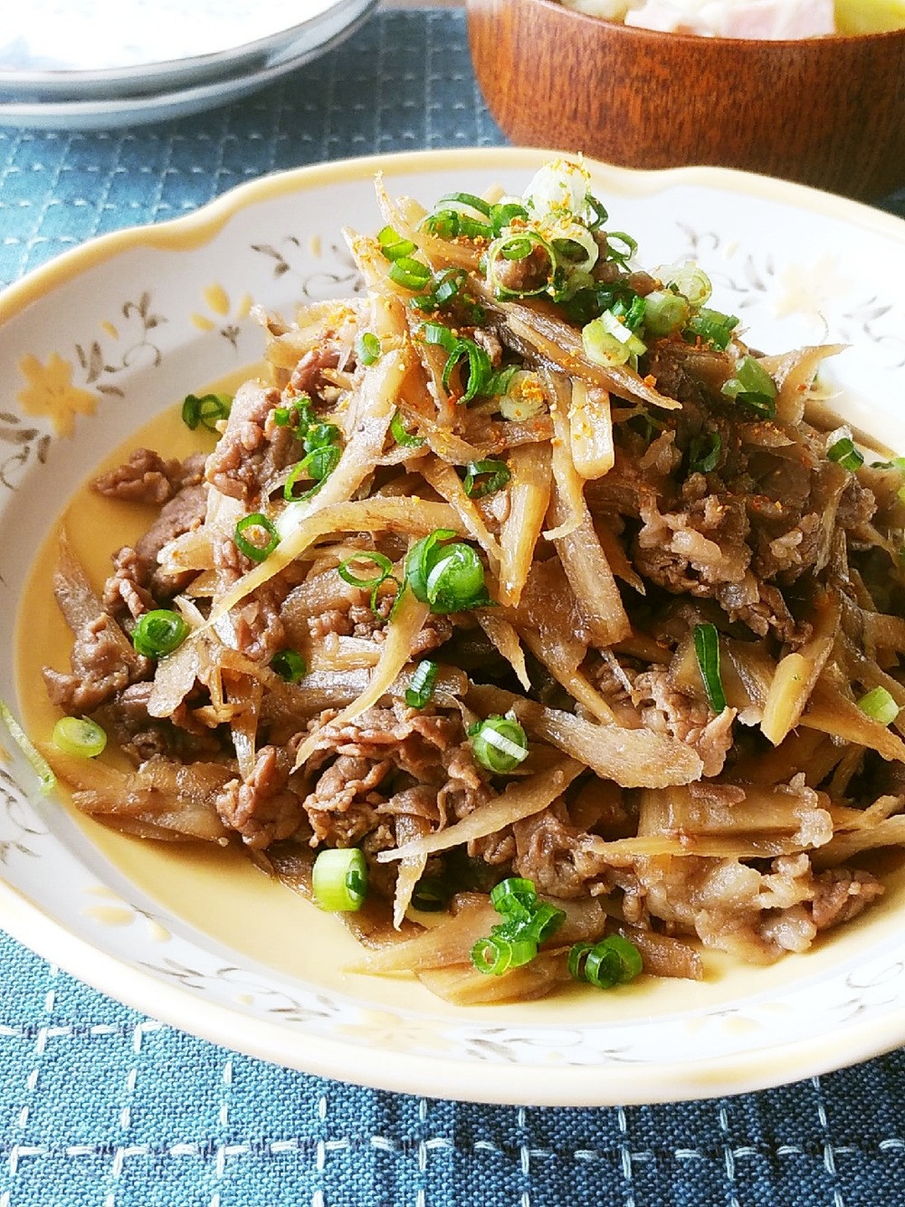 めちゃウマ ごぼうと牛肉の炒め煮 レシピ 作り方 By まんまるまうちゃん クックパッド 簡単おいしいみんなのレシピが356万品