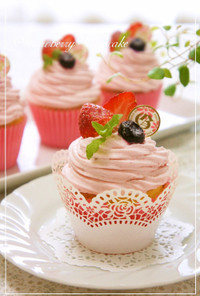 ⁂苺のデコレーションカップケーキ⁂