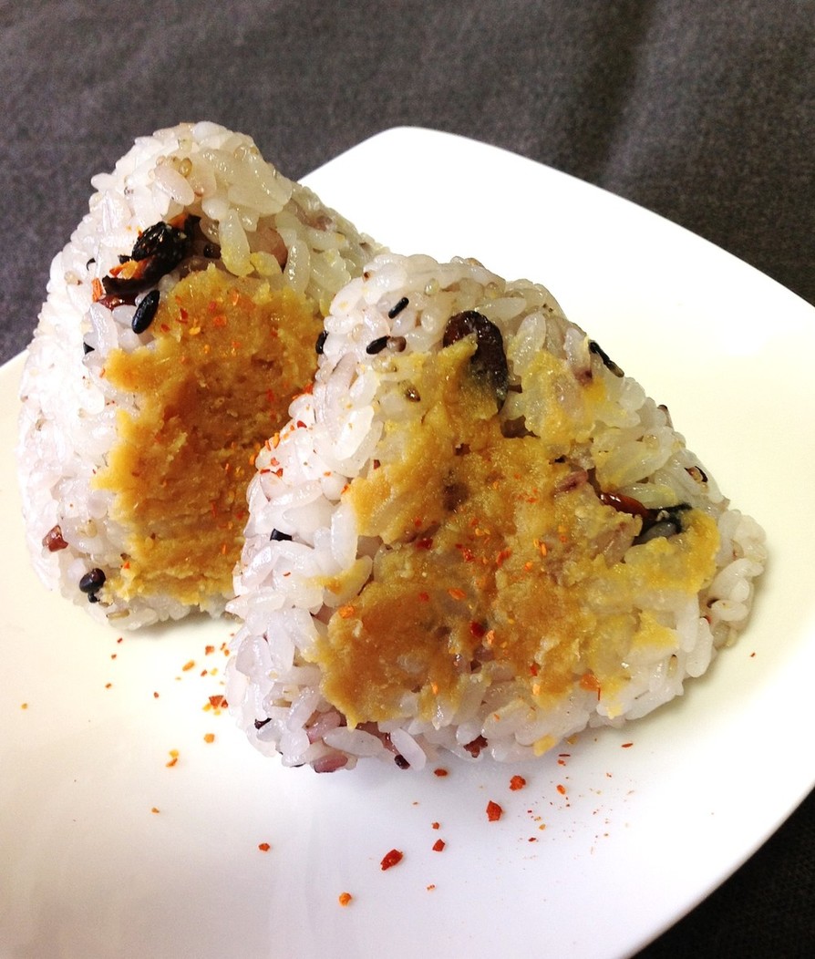 雑穀米で∴素朴な味噌おにぎりの画像