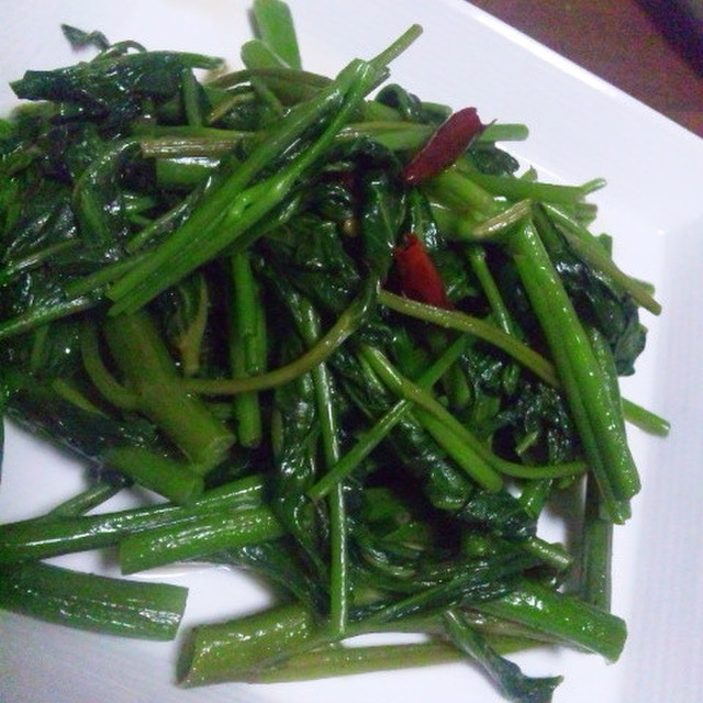 秒殺 空芯菜 あさがお菜 で青菜炒め レシピ 作り方 By いなれい クックパッド 簡単おいしいみんなのレシピが361万品