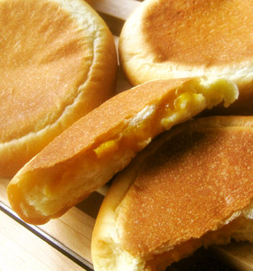 平焼きマンゴークリームパン