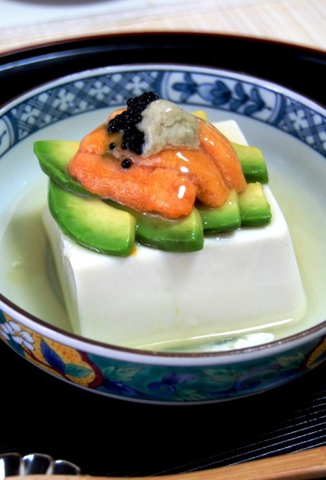ウニとアボガドのレンジ蒸し豆腐の画像