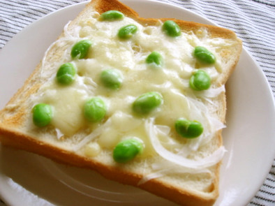 ★チーズと枝豆の水玉模様のトースト★の写真