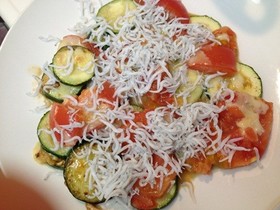ズッキーニとトマトのトロ~リチーズ