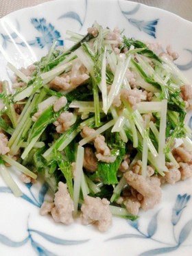 簡単!水菜とひき肉のシャキシャキ炒め