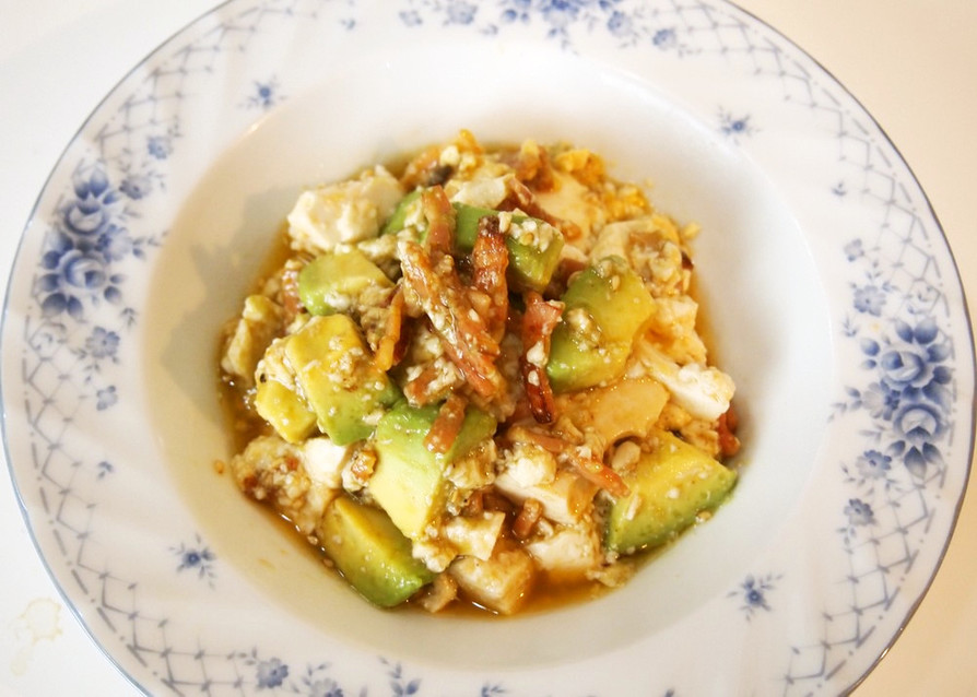カリカリベーコン豆腐とアボカドのサラダの画像