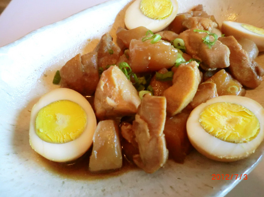 鶏肉とこんにゃくとゆで卵のピリ辛煮の画像