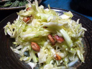 キャベツのハニーナッツサラダの写真