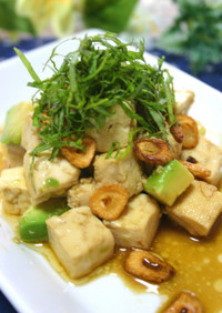 豆腐とアボカドのスタミナサラダ